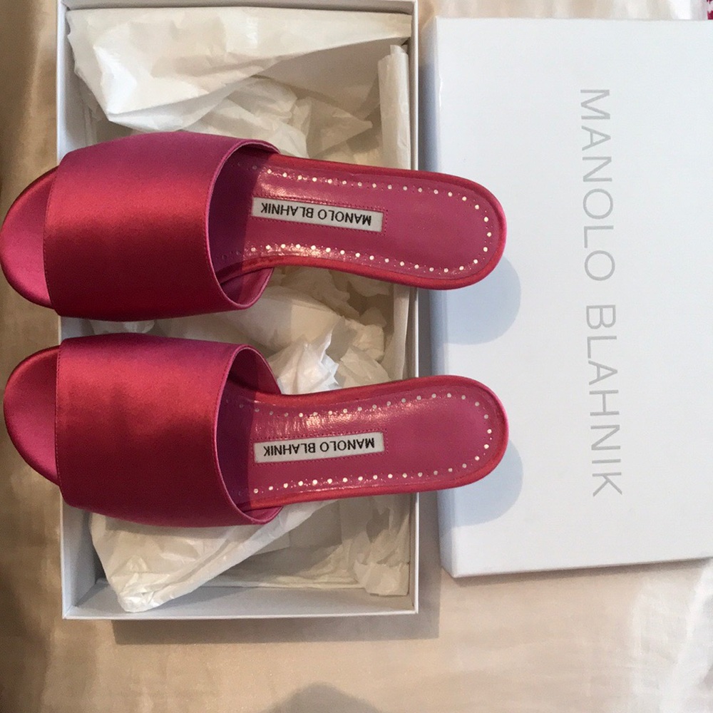 SOLD‼️ Authentic Manolos Size 6